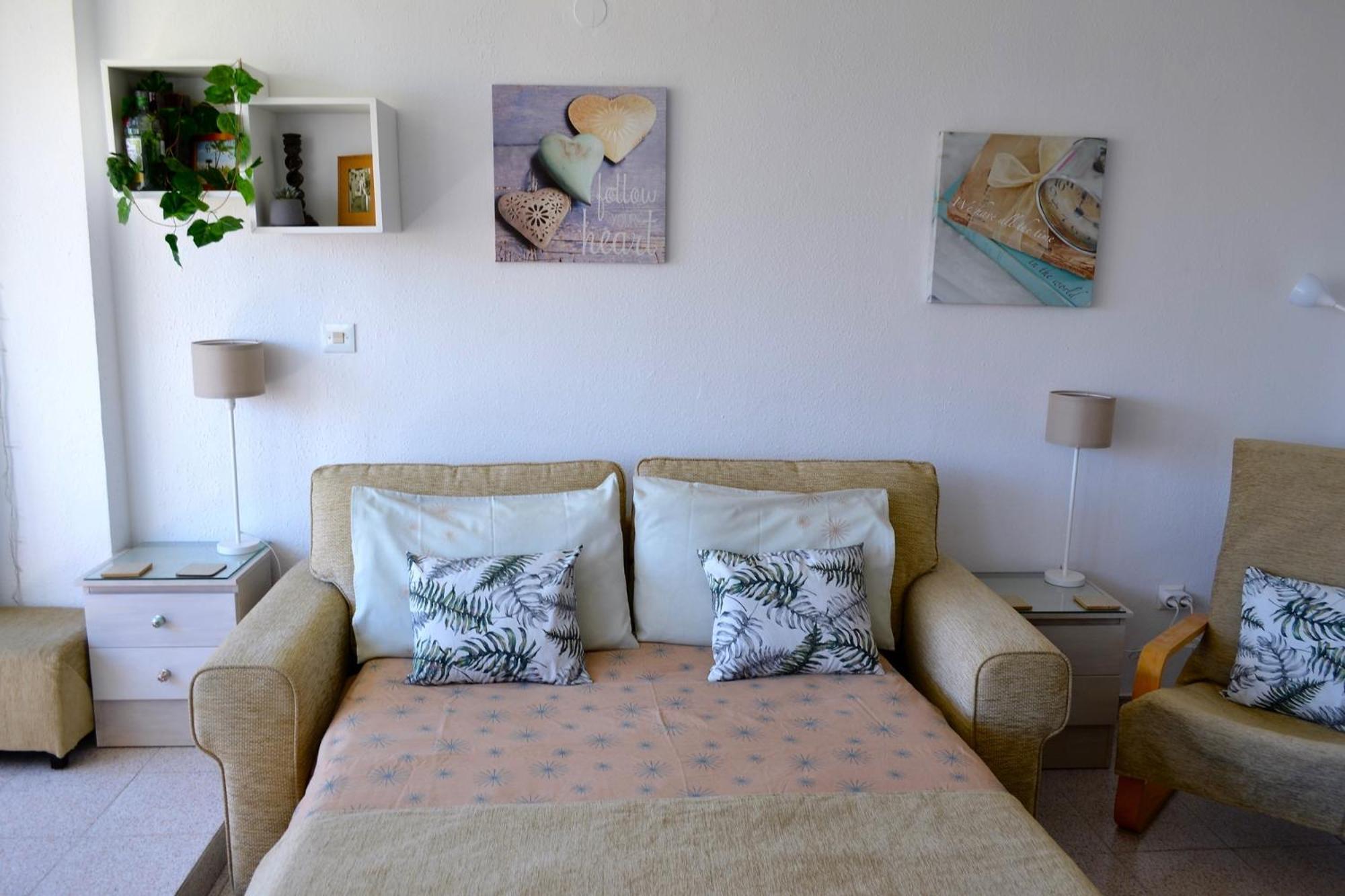 Spacious 1 Bedroom Apartment, Beach Front, Torrox Costa エクステリア 写真