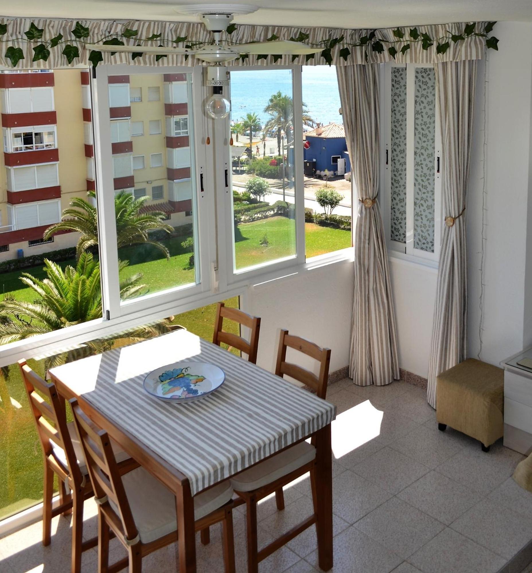 Spacious 1 Bedroom Apartment, Beach Front, Torrox Costa エクステリア 写真