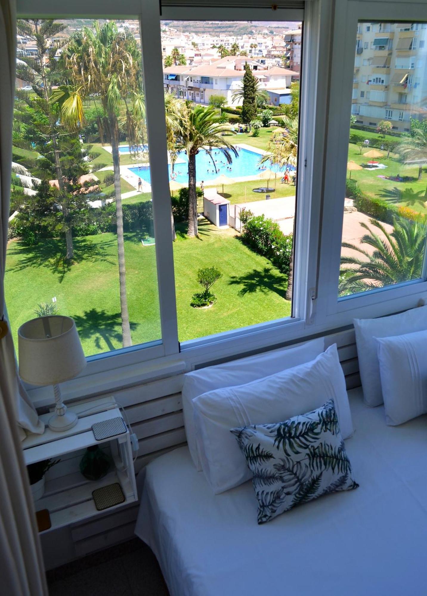 Spacious 1 Bedroom Apartment, Beach Front, Torrox Costa エクステリア 写真