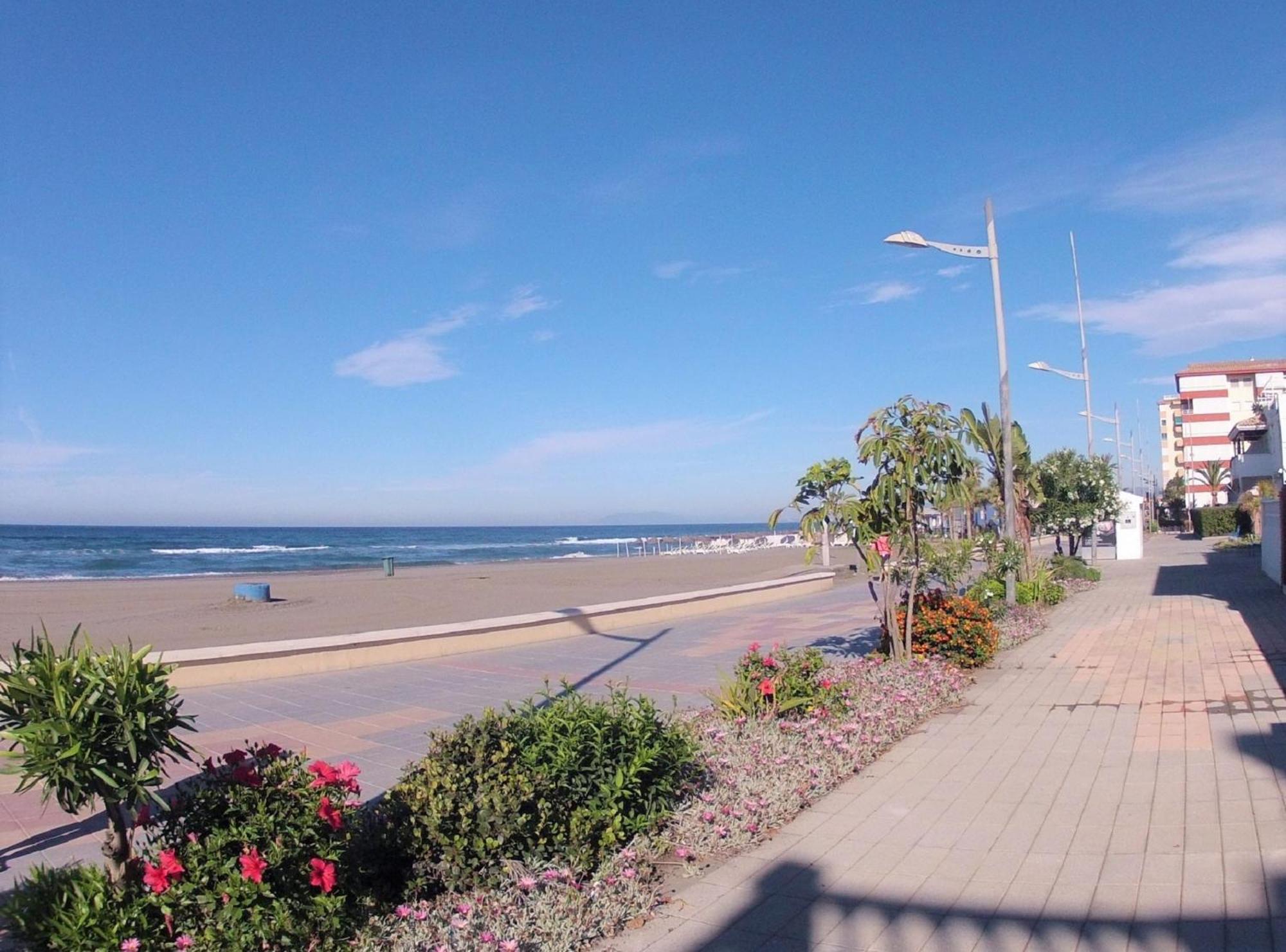 Spacious 1 Bedroom Apartment, Beach Front, Torrox Costa エクステリア 写真