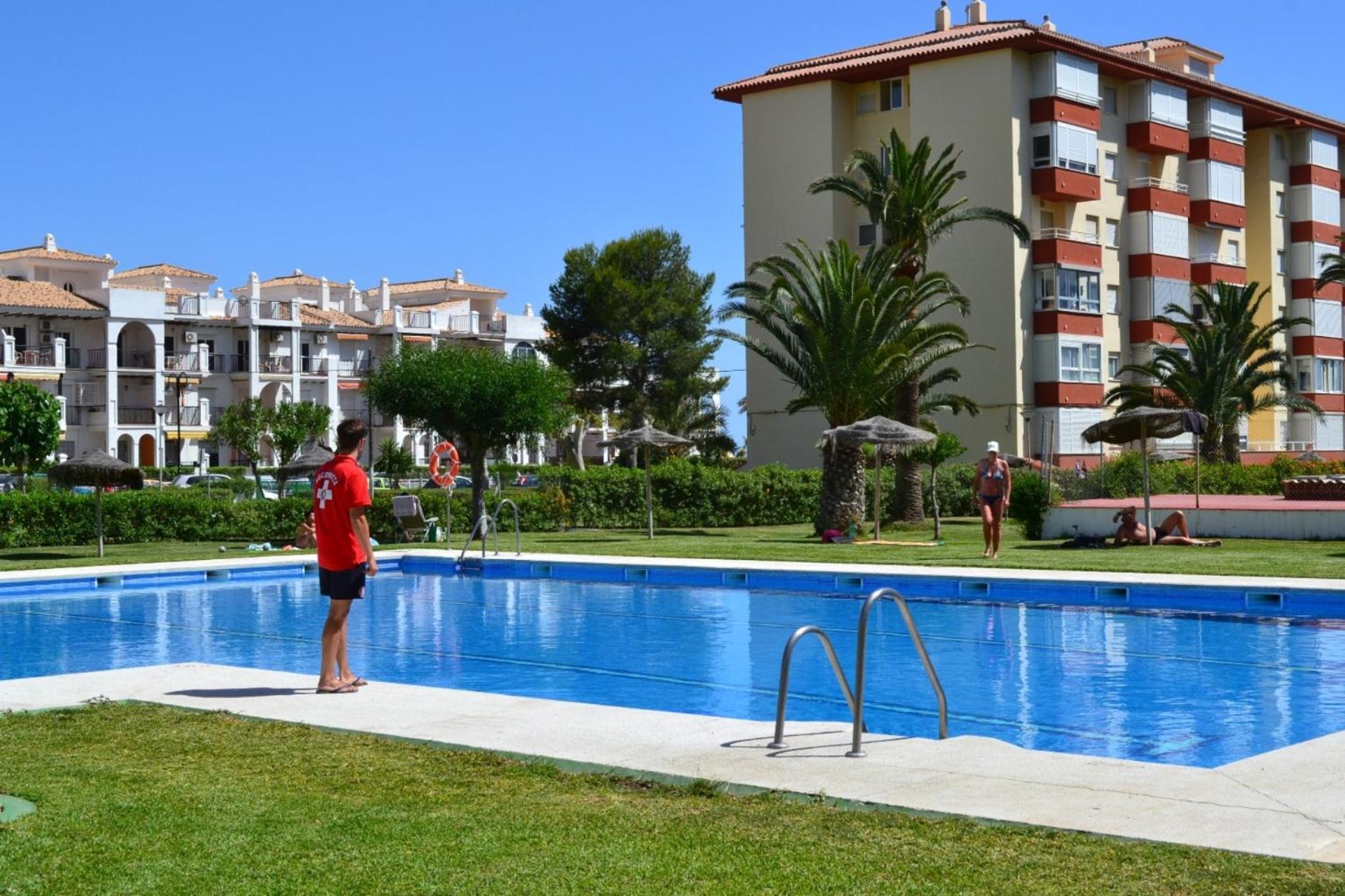 Spacious 1 Bedroom Apartment, Beach Front, Torrox Costa エクステリア 写真
