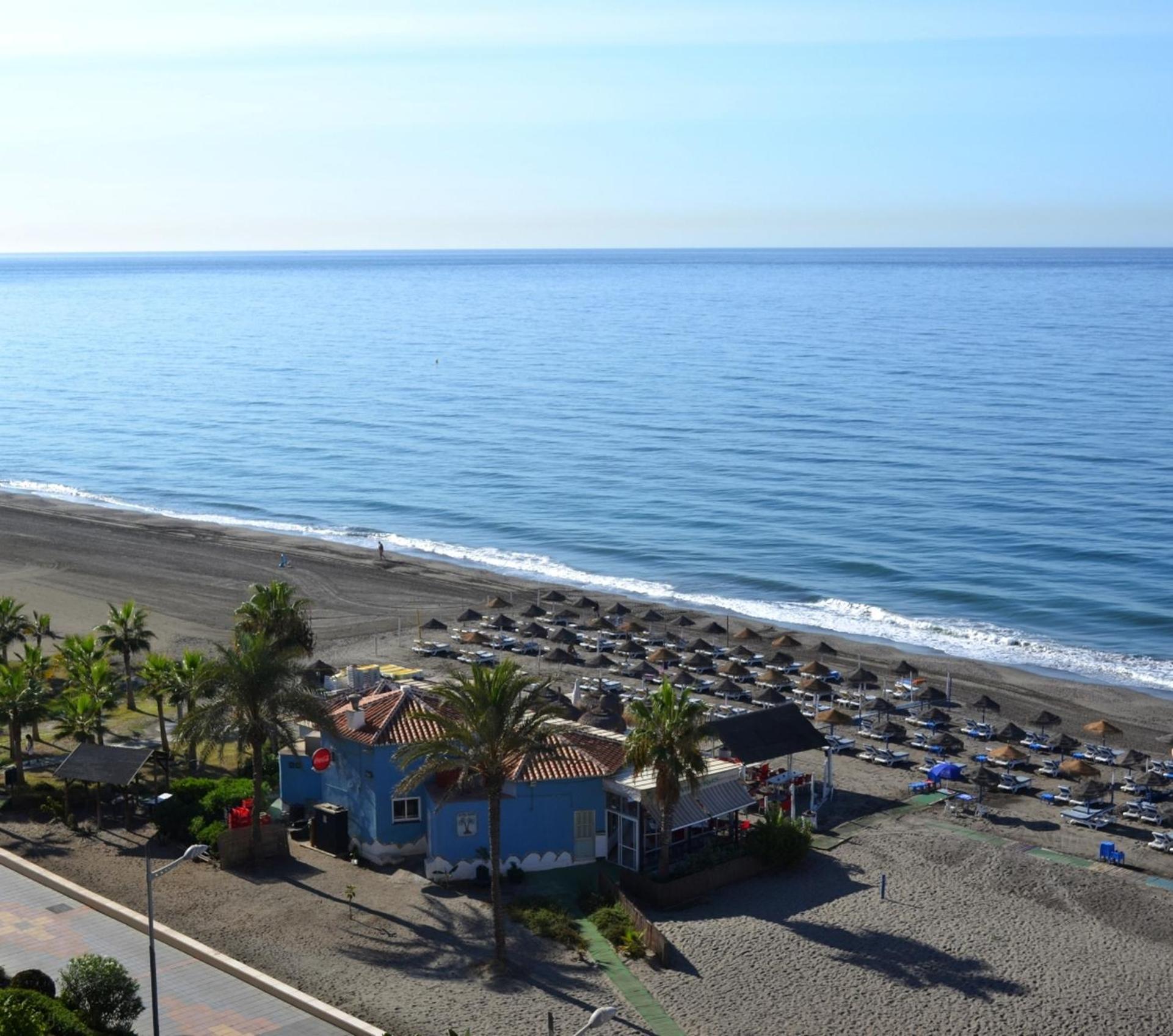 Spacious 1 Bedroom Apartment, Beach Front, Torrox Costa エクステリア 写真