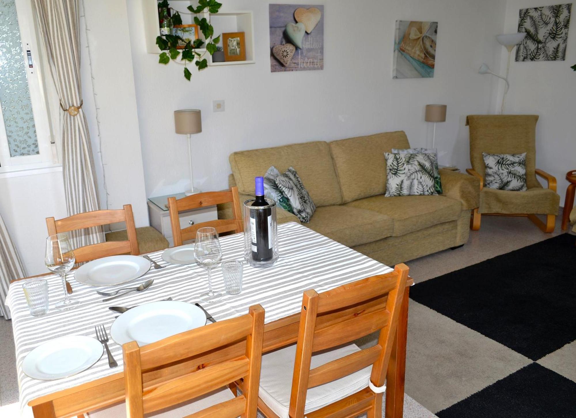 Spacious 1 Bedroom Apartment, Beach Front, Torrox Costa エクステリア 写真