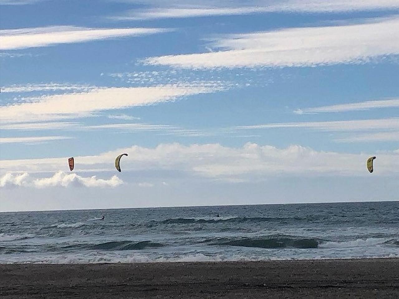 Spacious 1 Bedroom Apartment, Beach Front, Torrox Costa エクステリア 写真