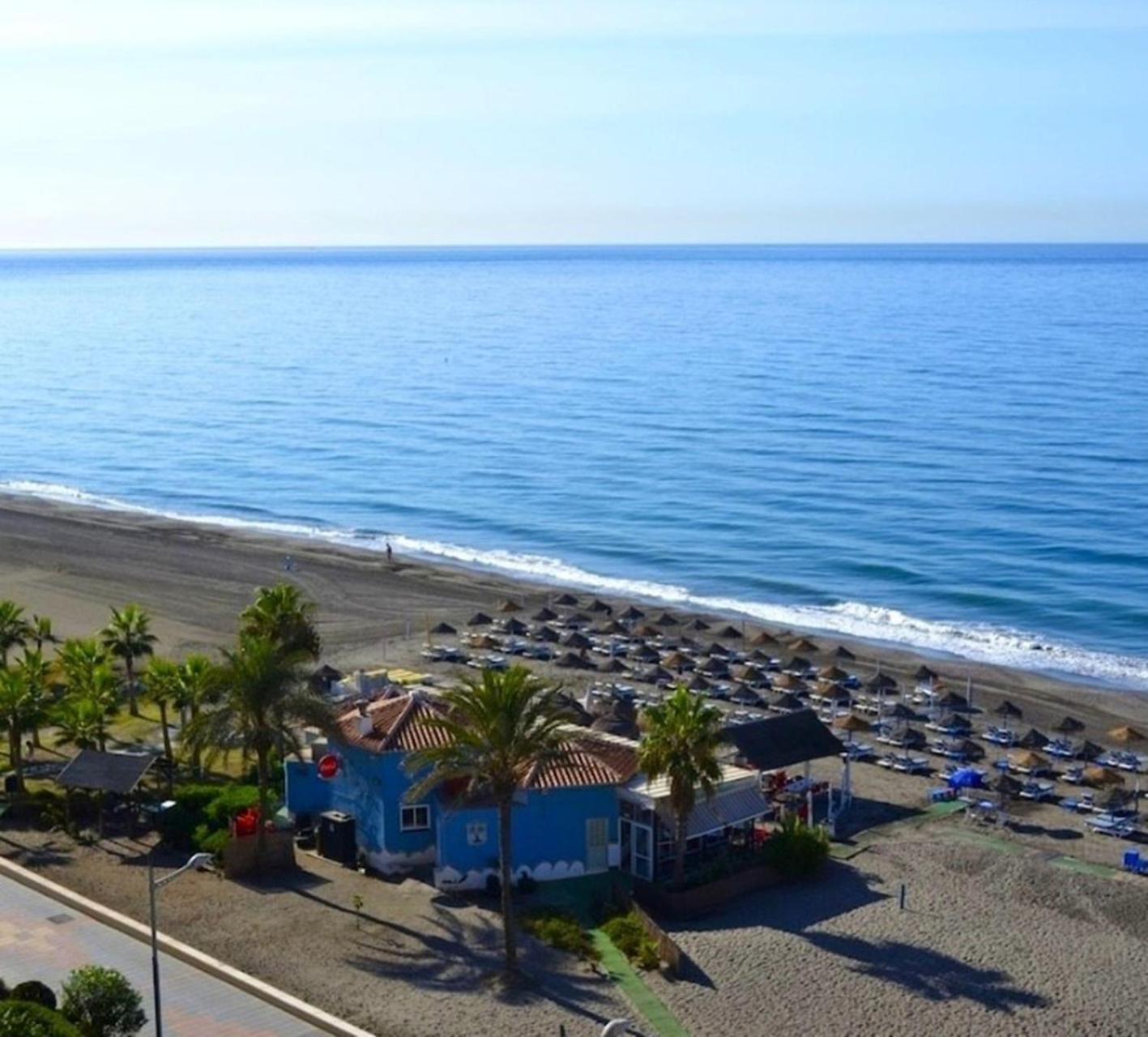 Spacious 1 Bedroom Apartment, Beach Front, Torrox Costa エクステリア 写真